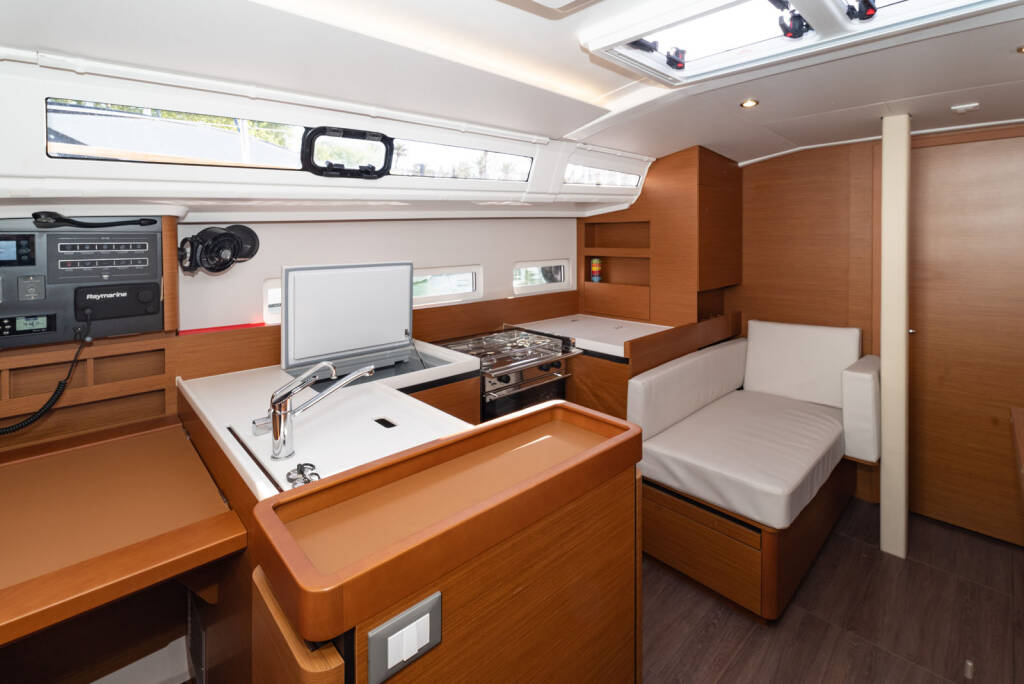 Sailing yacht Sun Odyssey 410 Sea Pearl