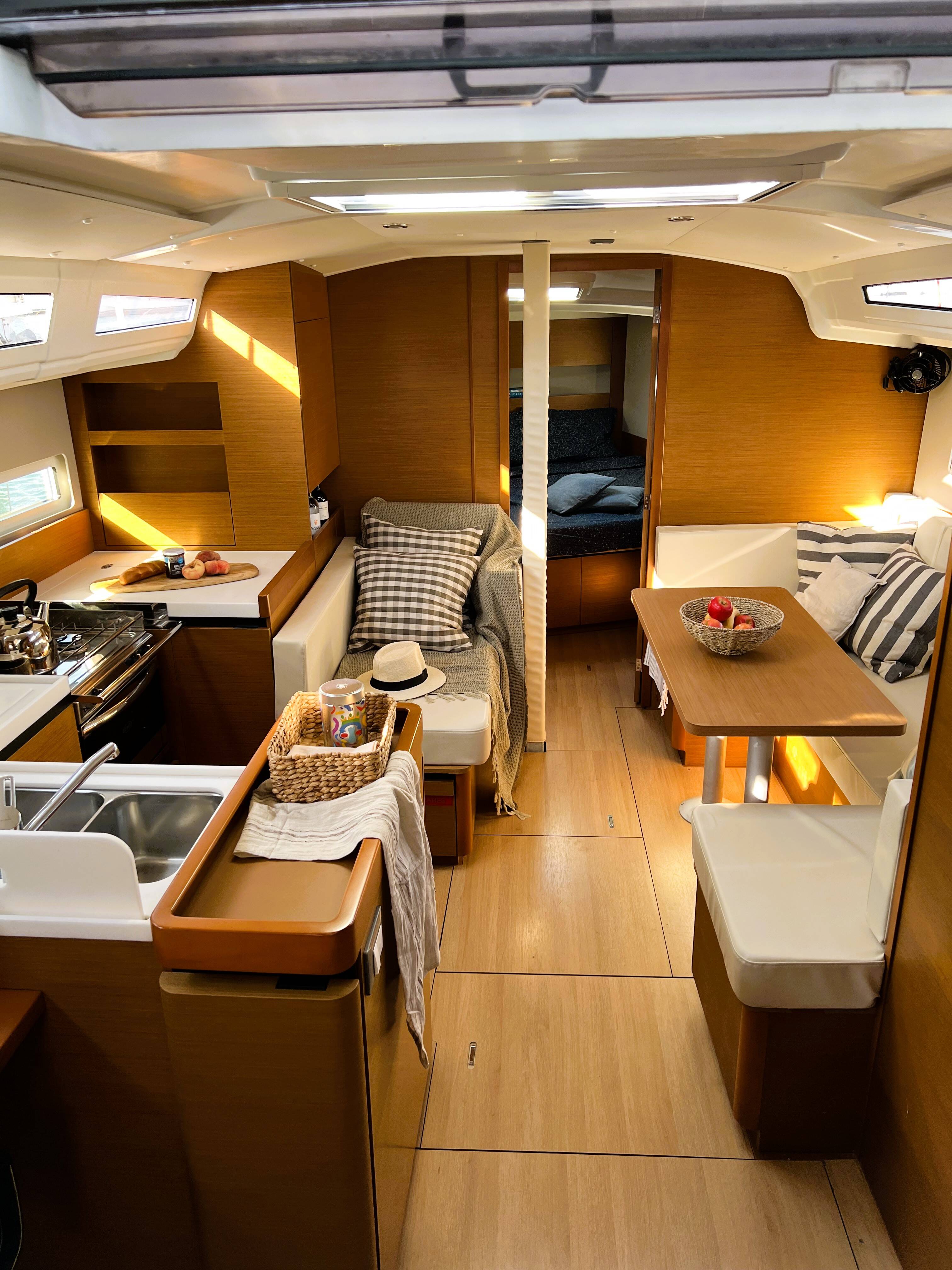 Sailing yacht Sun Odyssey 410 Little Tony