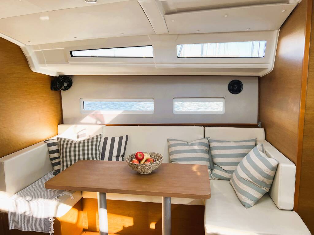 Sailing yacht Sun Odyssey 410 Little Tony