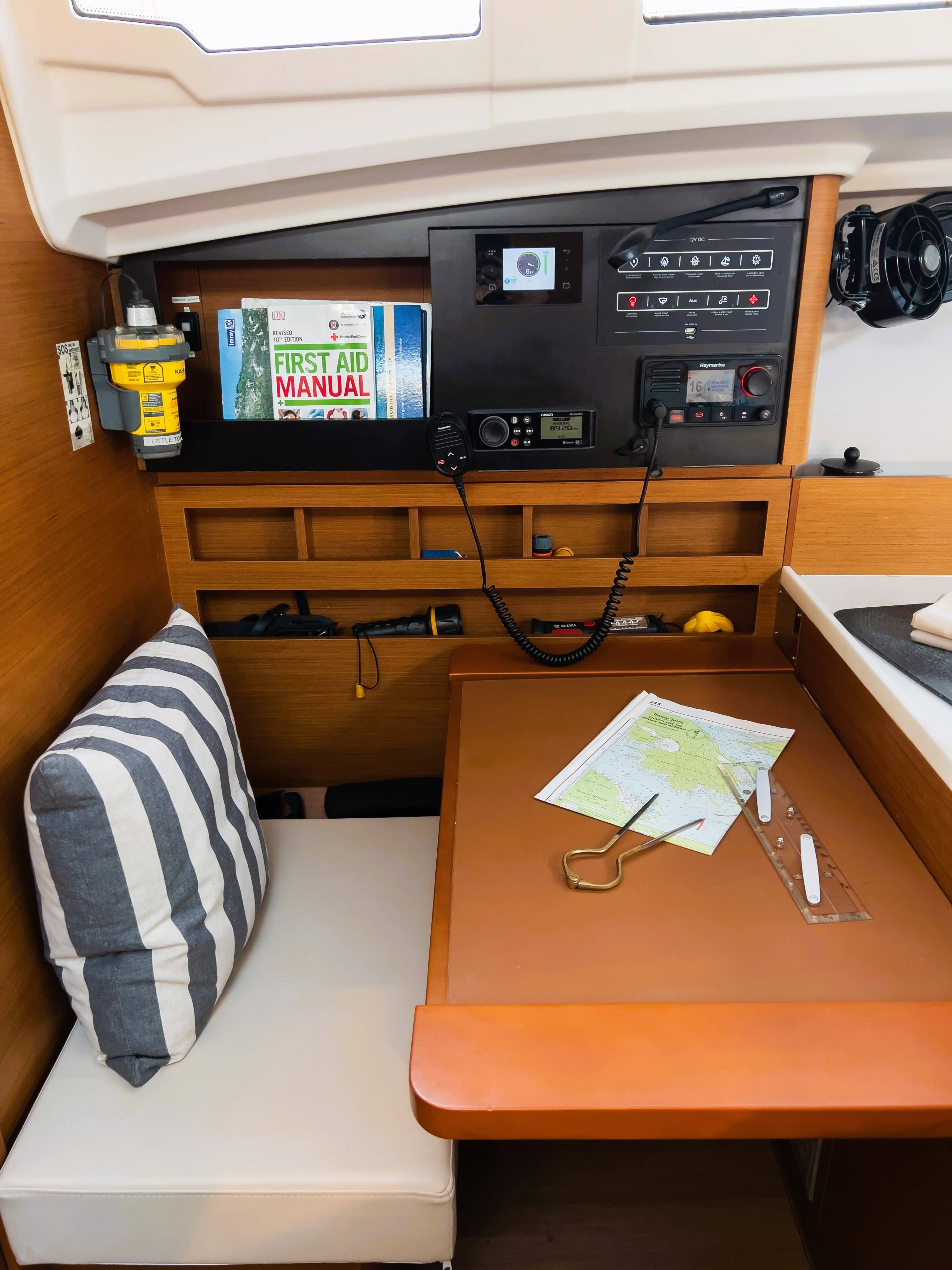Sailing yacht Sun Odyssey 410 Little Tony