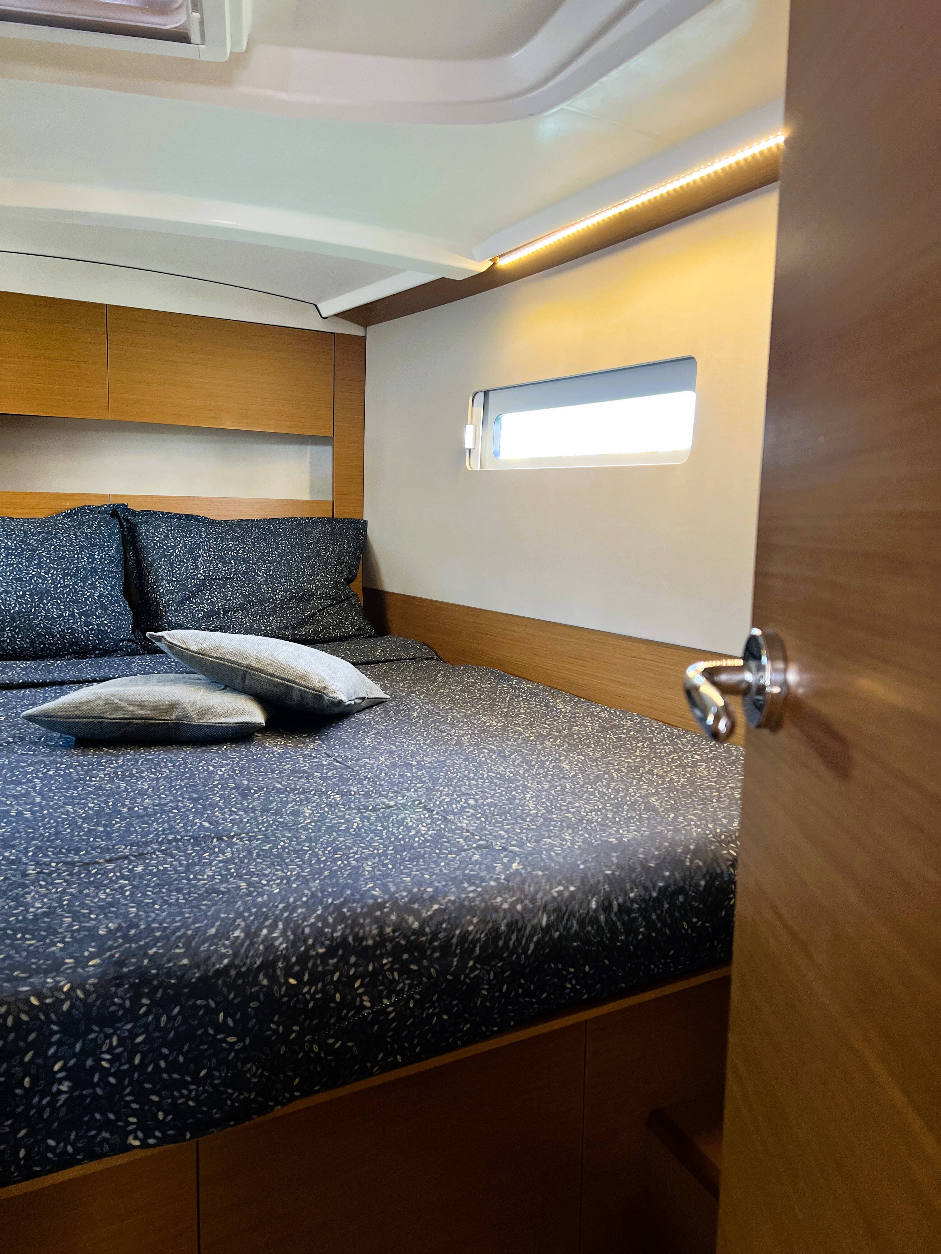 Sailing yacht Sun Odyssey 410 Little Tony