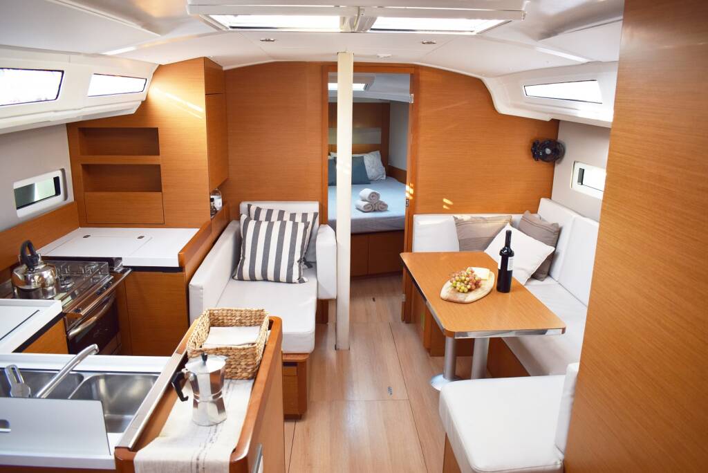 Sailing yacht Sun Odyssey 410 Irene