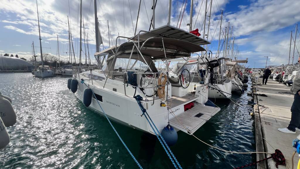 Sailing yacht Sun Odyssey 410 Pelora