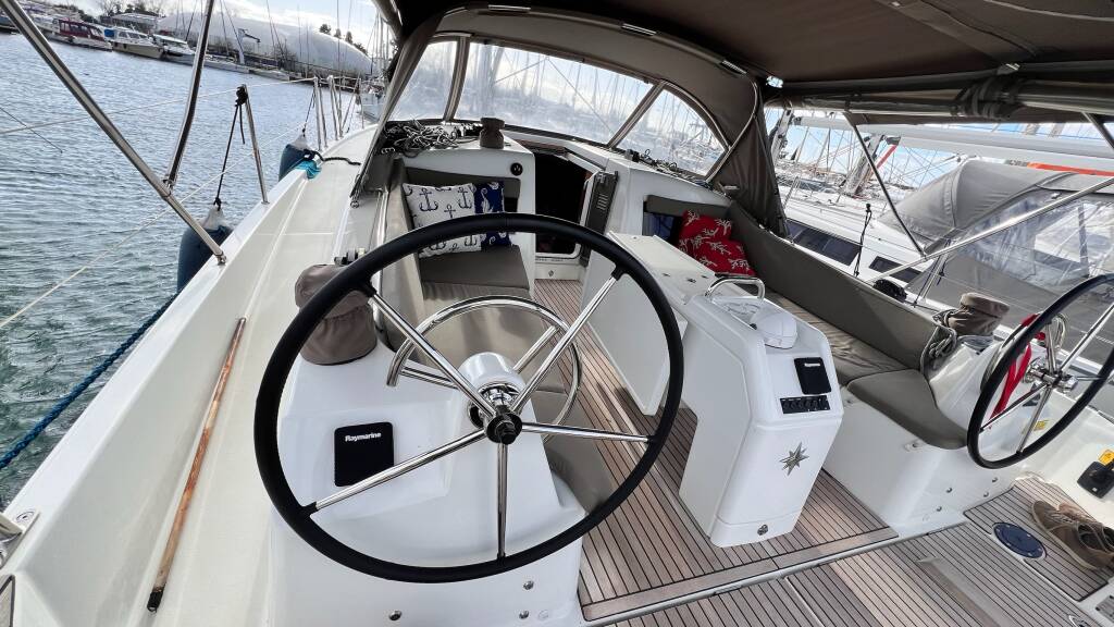 Sailing yacht Sun Odyssey 410 Pelora