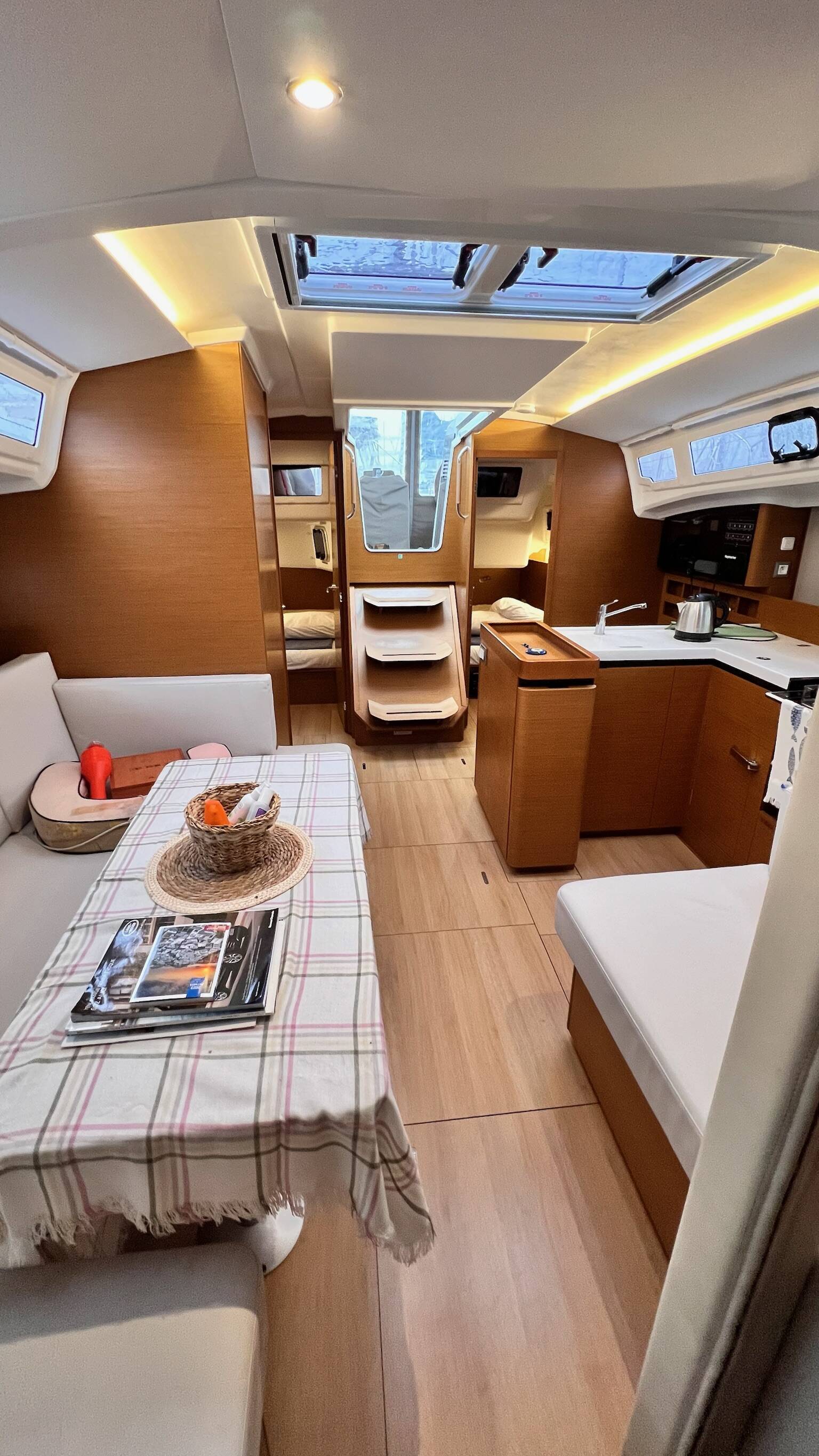 Sailing yacht Sun Odyssey 410 Pelora