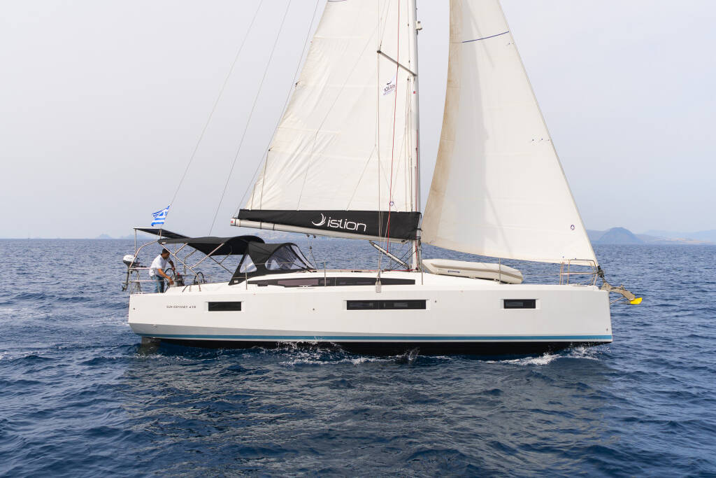 Sailing yacht Sun Odyssey 410 Naias