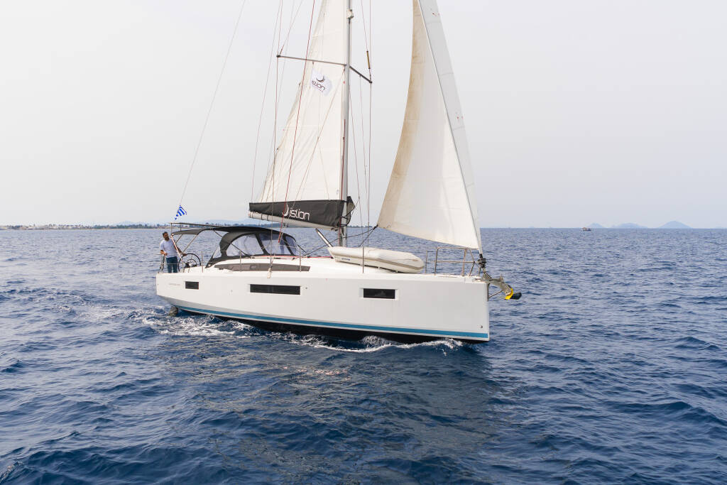 Sailing yacht Sun Odyssey 410 Naias