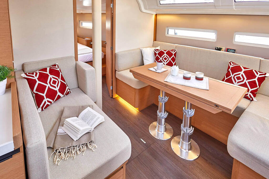 Sailing yacht Sun Odyssey 410 Hygge