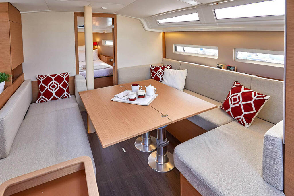 Sailing yacht Sun Odyssey 410 Hygge