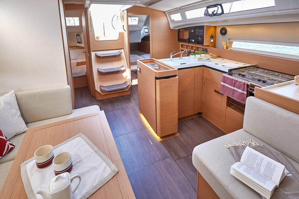 Sailing yacht Sun Odyssey 410 Hygge