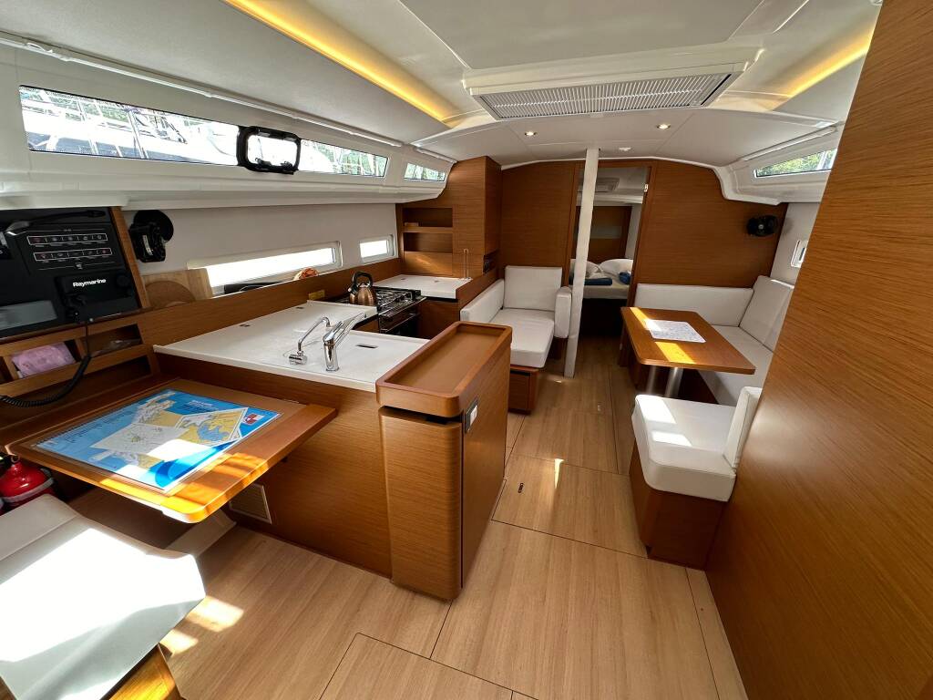 Sailing yacht Sun Odyssey 410 Bobo