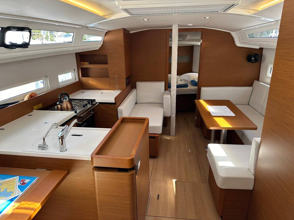 Sailing yacht Sun Odyssey 410 Bobo