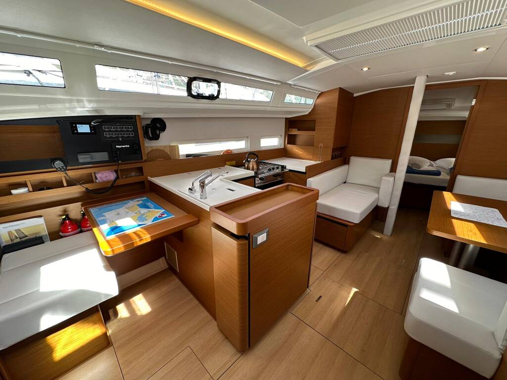 Sailing yacht Sun Odyssey 410 Bobo