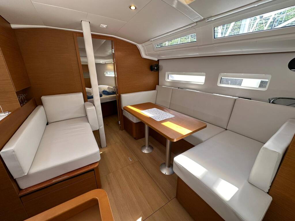 Sailing yacht Sun Odyssey 410 Bobo