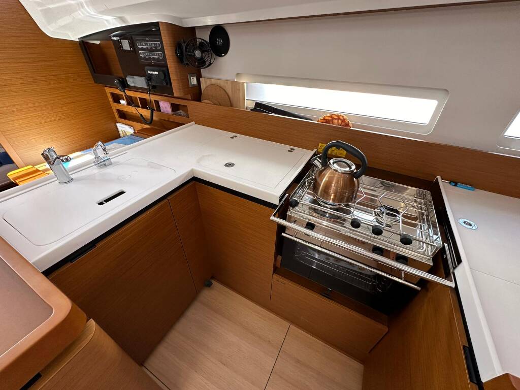 Sailing yacht Sun Odyssey 410 Bobo