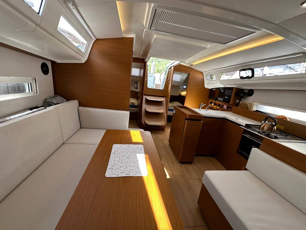 Sailing yacht Sun Odyssey 410 Bobo