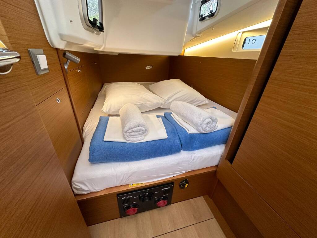 Sailing yacht Sun Odyssey 410 Bobo