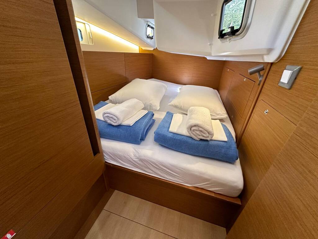 Sailing yacht Sun Odyssey 410 Bobo