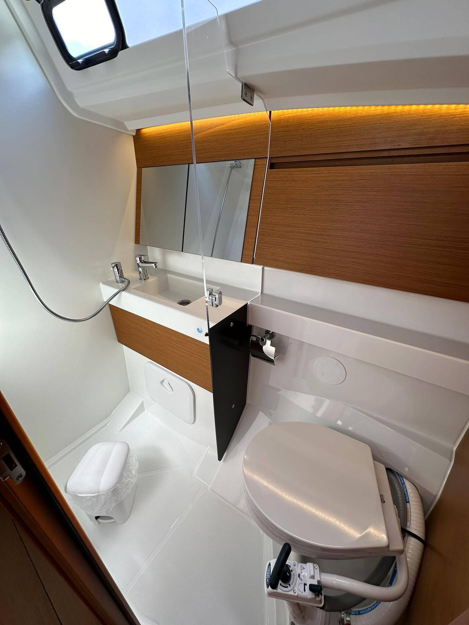 Sailing yacht Sun Odyssey 410 Bobo