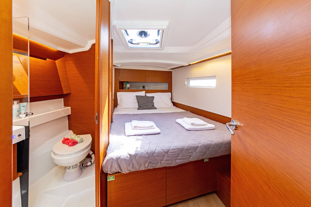 Sailing yacht Sun Odyssey 410 Zheng Yi Sao (郑一嫂)