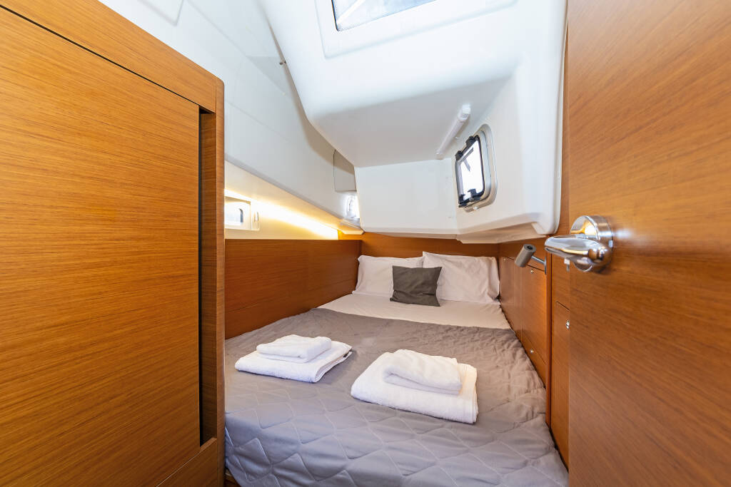 Sailing yacht Sun Odyssey 410 Zheng Yi Sao (郑一嫂)