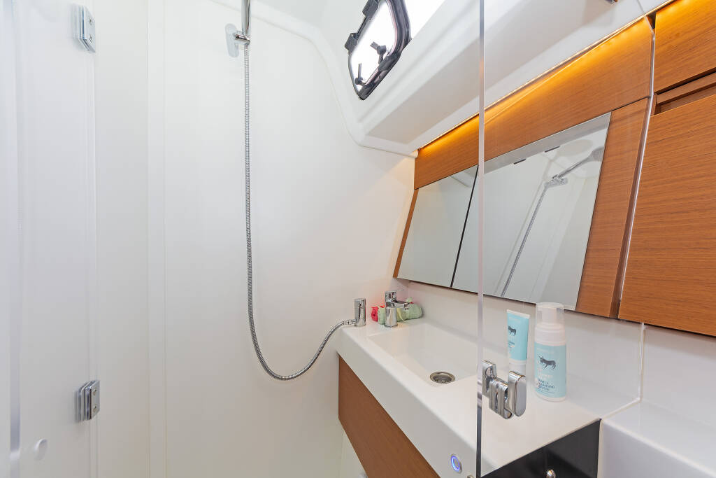 Sailing yacht Sun Odyssey 410 Zheng Yi Sao (郑一嫂)