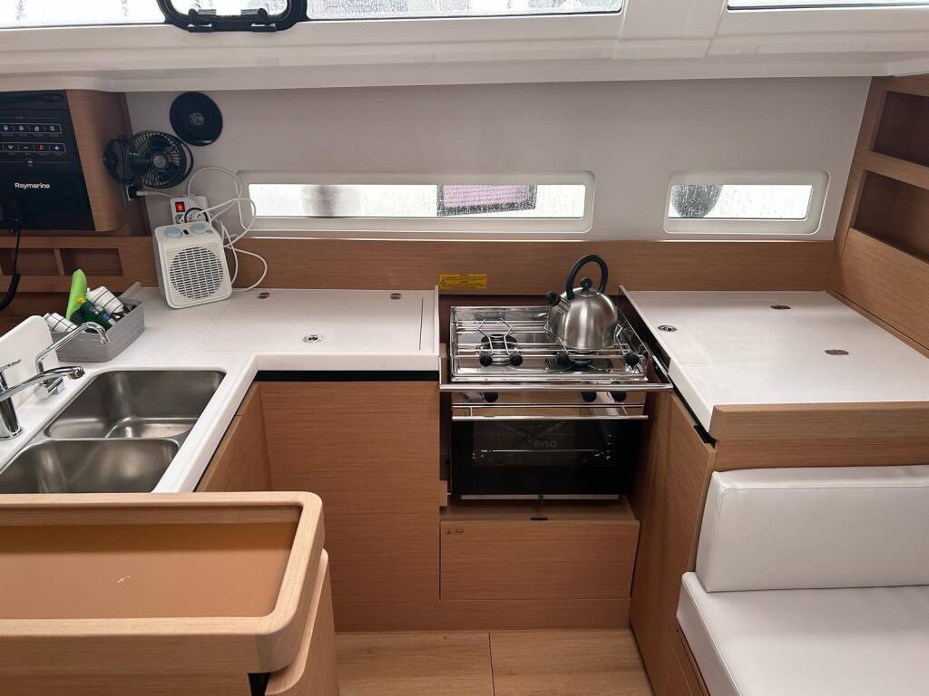 Sailing yacht Sun Odyssey 410 Titzi