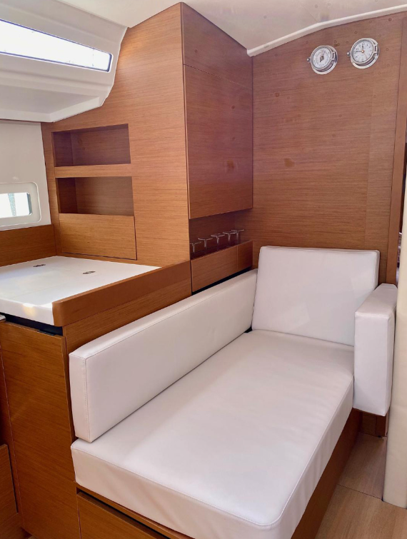 Sailing yacht Sun Odyssey 410 Baghera
