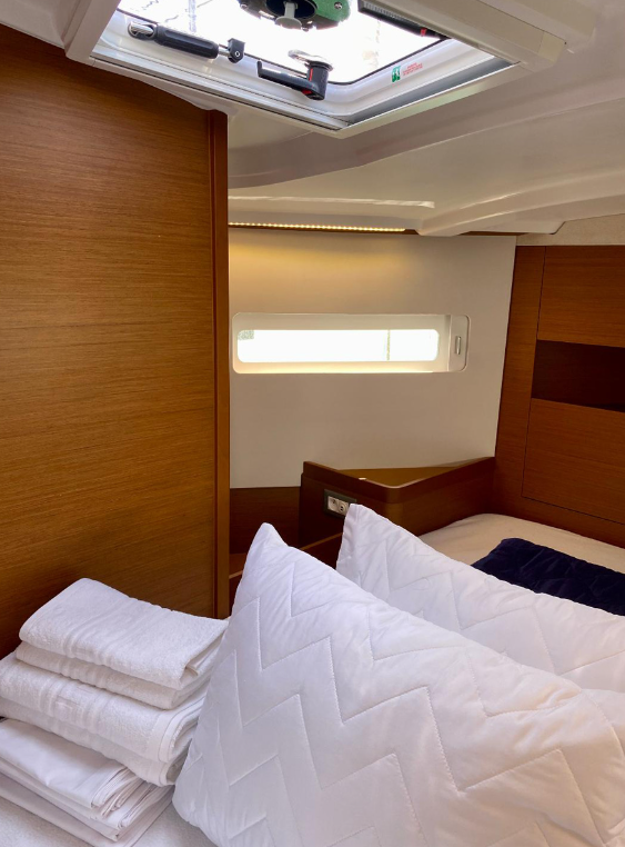 Sailing yacht Sun Odyssey 410 Baghera