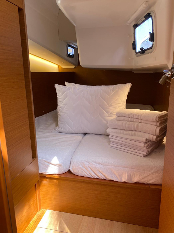 Sailing yacht Sun Odyssey 410 Baghera