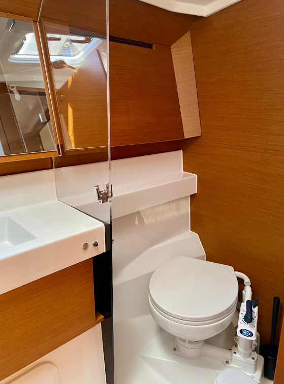 Sailing yacht Sun Odyssey 410 Baghera