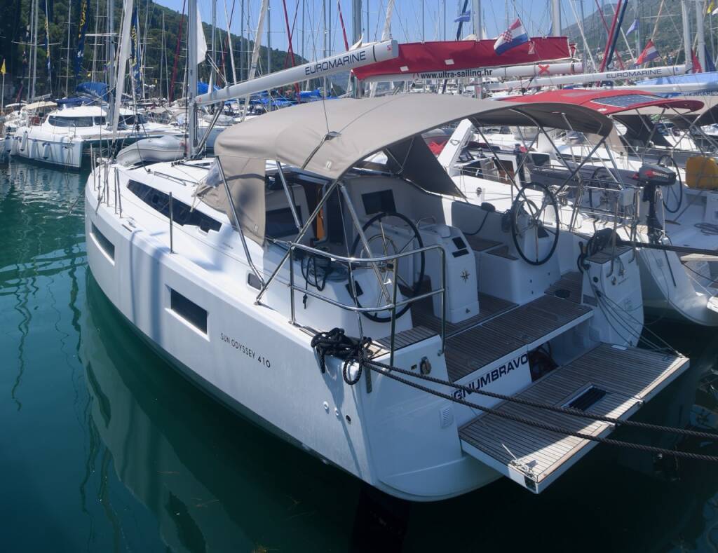 Sailing yacht Sun Odyssey 410 Signum Bravo