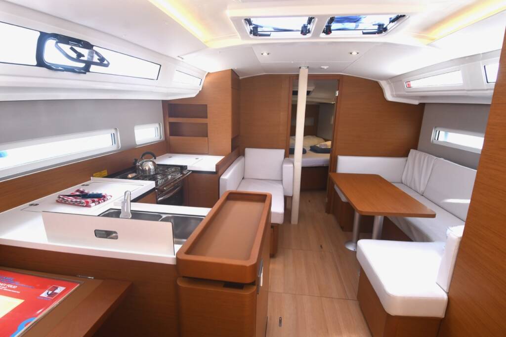 Sailing yacht Sun Odyssey 410 Signum Bravo