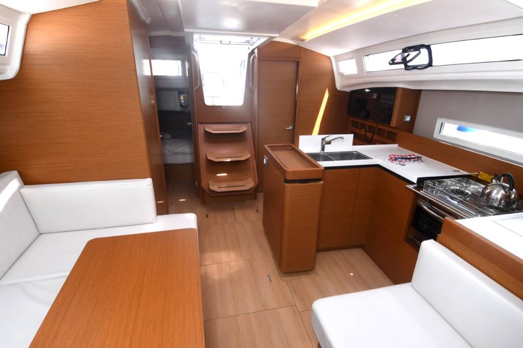 Sailing yacht Sun Odyssey 410 Signum Bravo