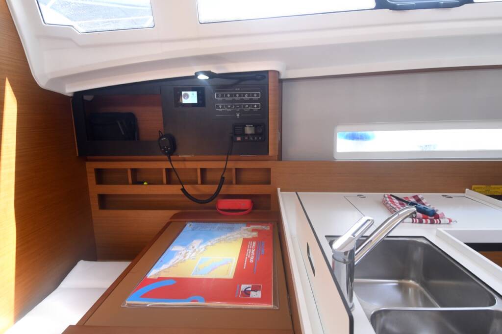 Sailing yacht Sun Odyssey 410 Signum Bravo