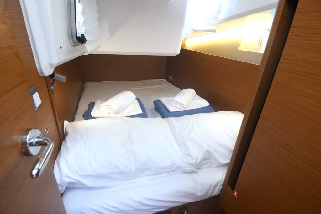 Sailing yacht Sun Odyssey 410 Signum Bravo