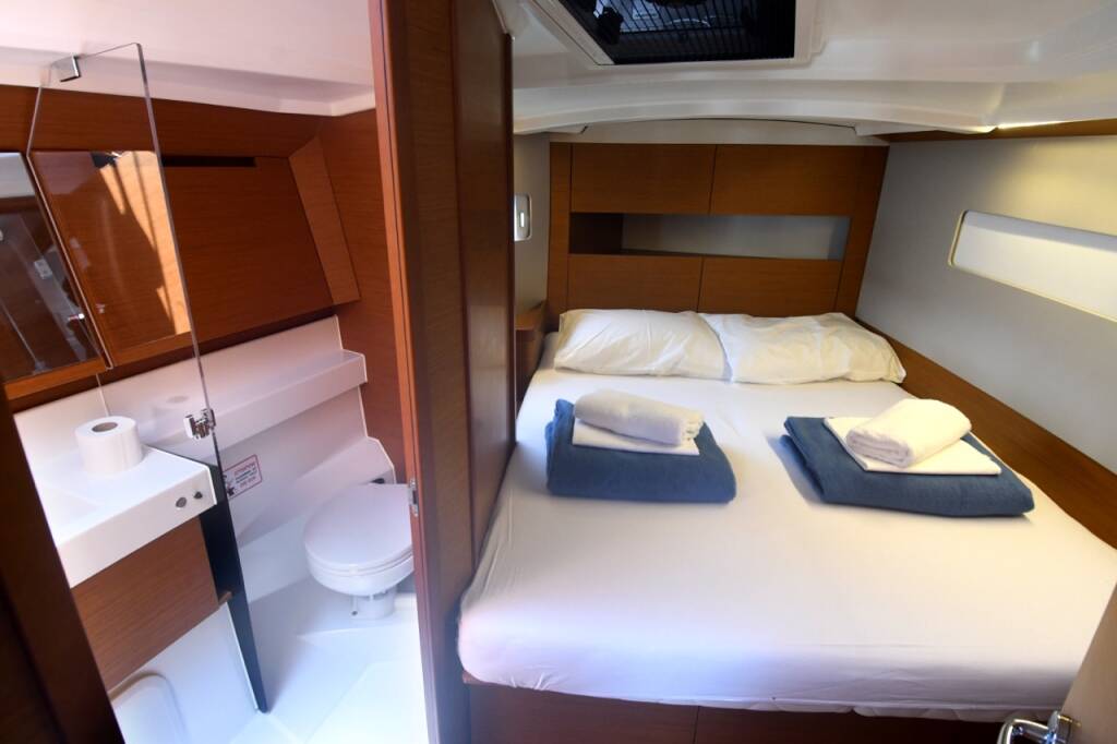 Sailing yacht Sun Odyssey 410 Signum Bravo