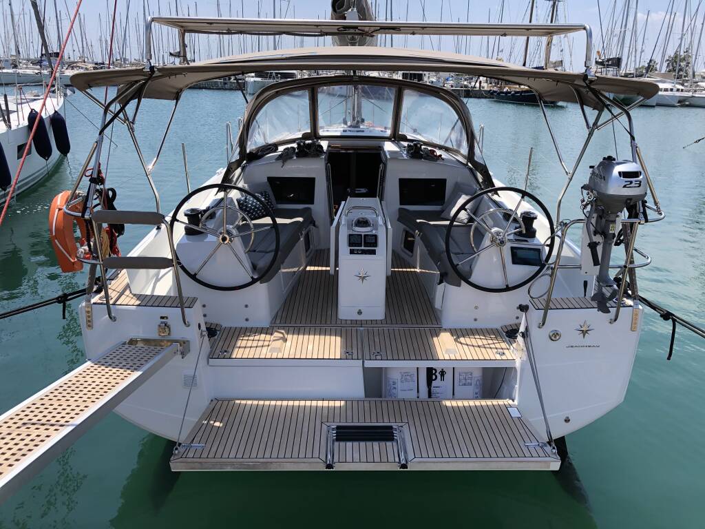 Sailing yacht Sun Odyssey 410 Aquaholic