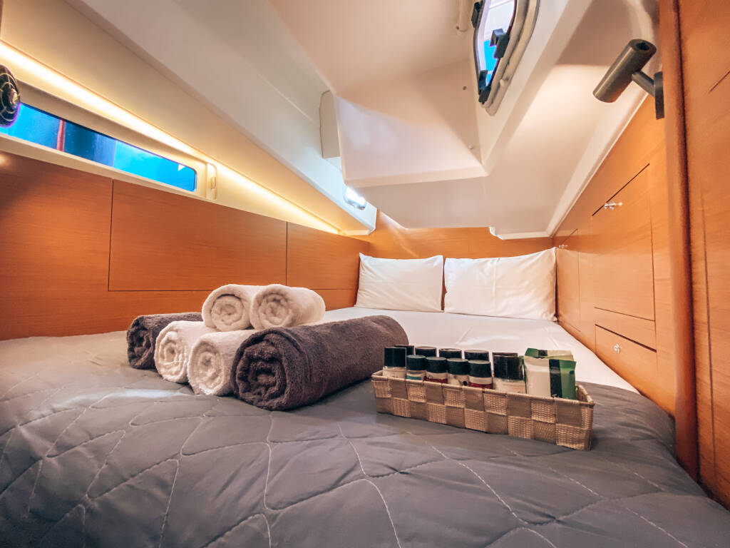 Sailing yacht Sun Odyssey 410 Aquaholic