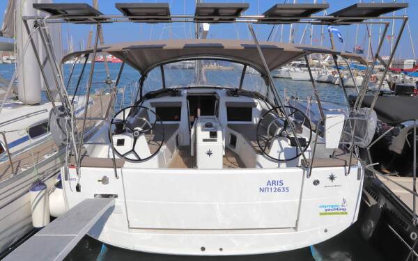 Sun Odyssey 410 Aris Lavrion, main port