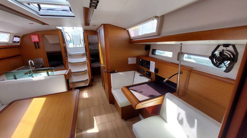 Sailing yacht Sun Odyssey 419 Para elli