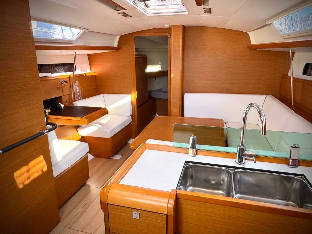 Sailing yacht Sun Odyssey 419 Foxy