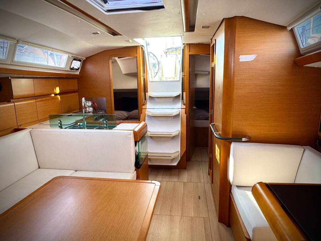 Sailing yacht Sun Odyssey 419 Foxy