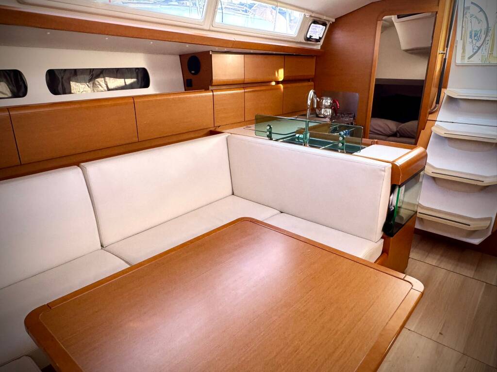 Sailing yacht Sun Odyssey 419 Foxy