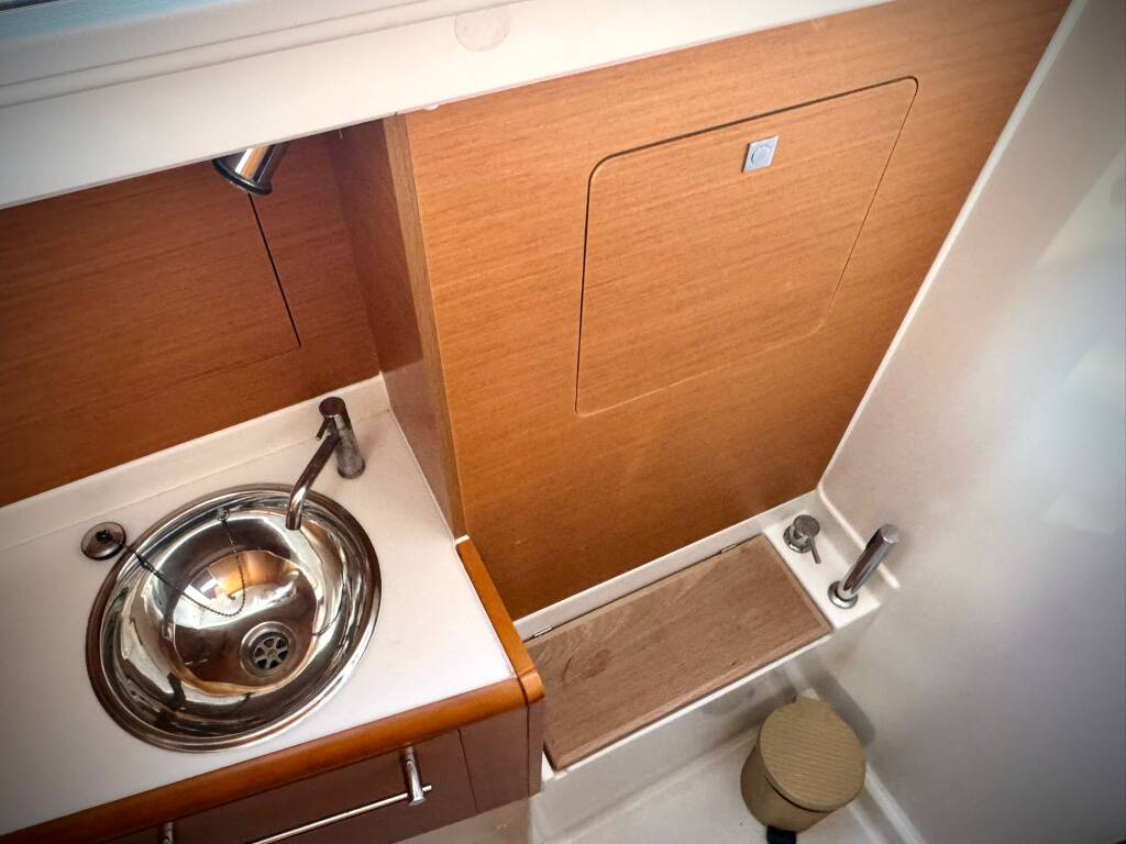 Sailing yacht Sun Odyssey 419 Foxy