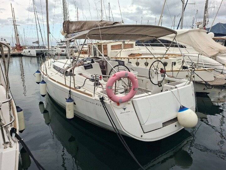 Sailing yacht Sun Odyssey 419 Coconut