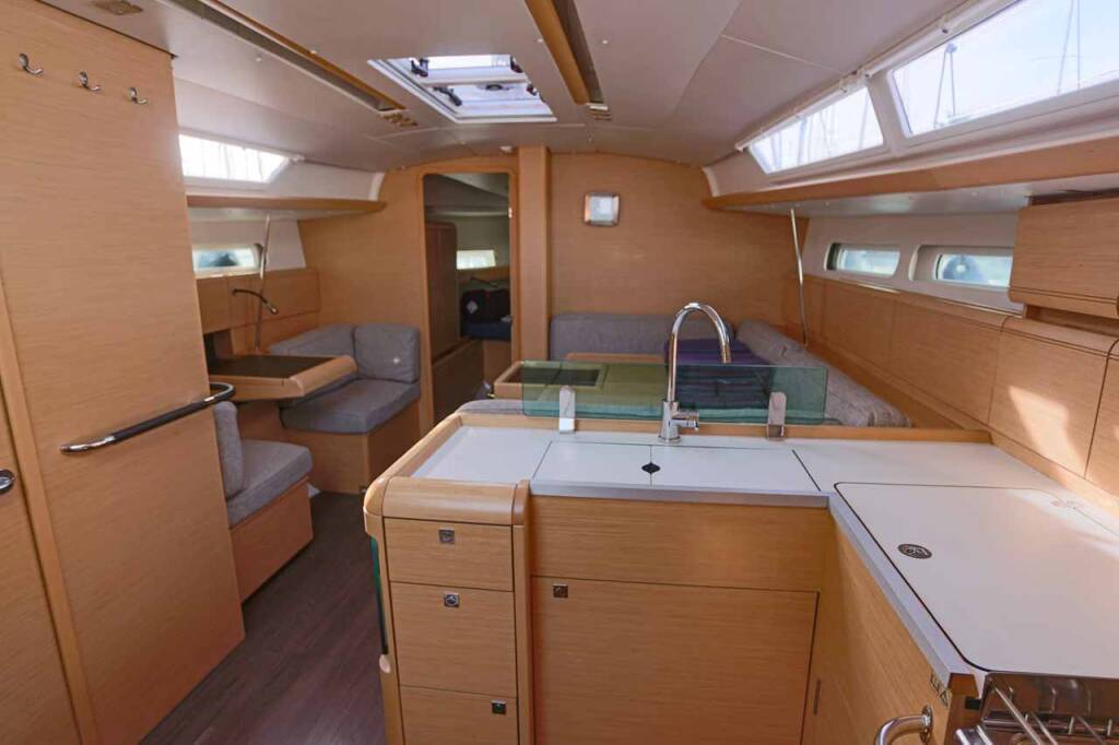 Sailing yacht Sun Odyssey 419 