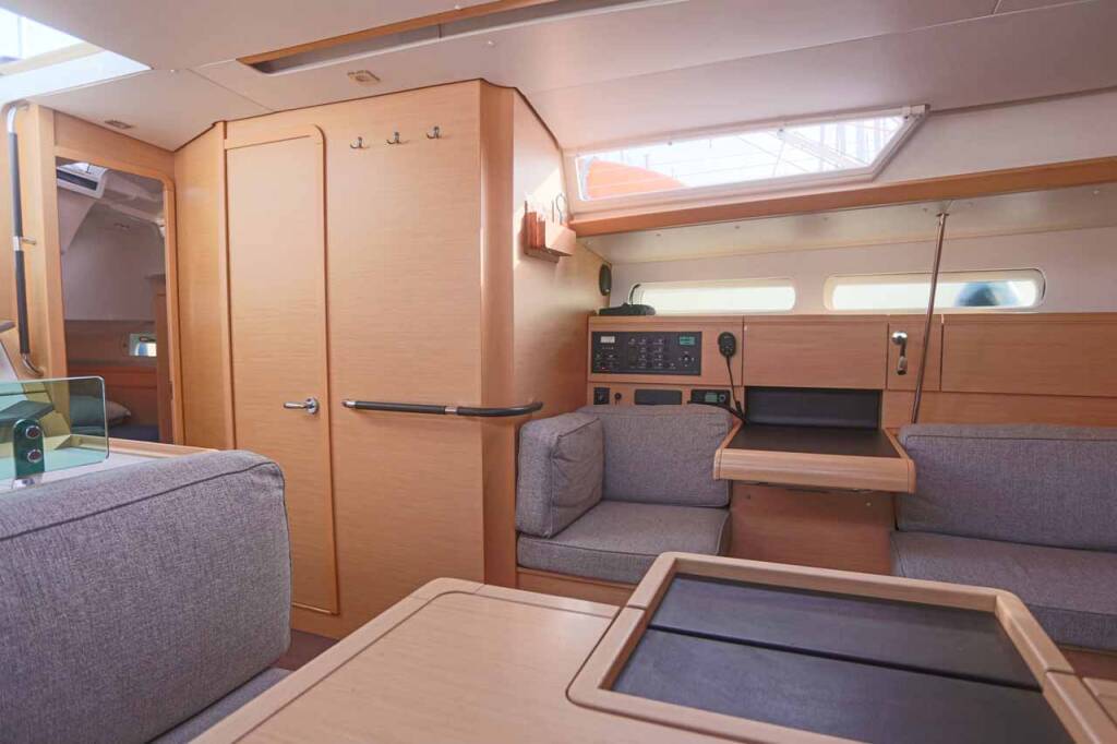Sailing yacht Sun Odyssey 419 