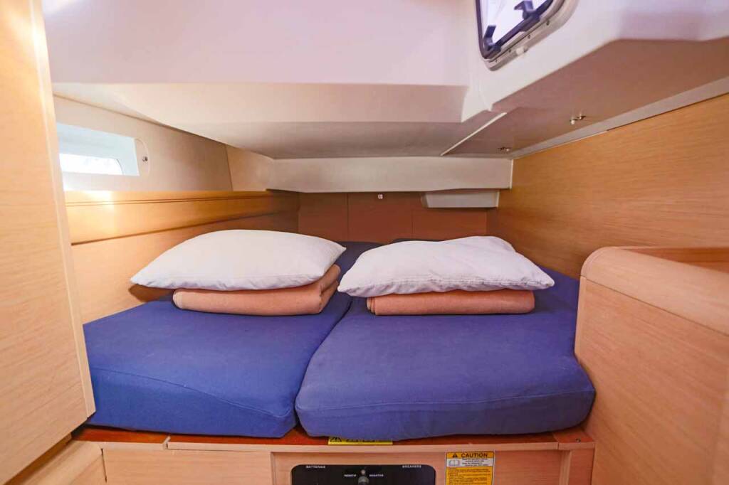 Sailing yacht Sun Odyssey 419 