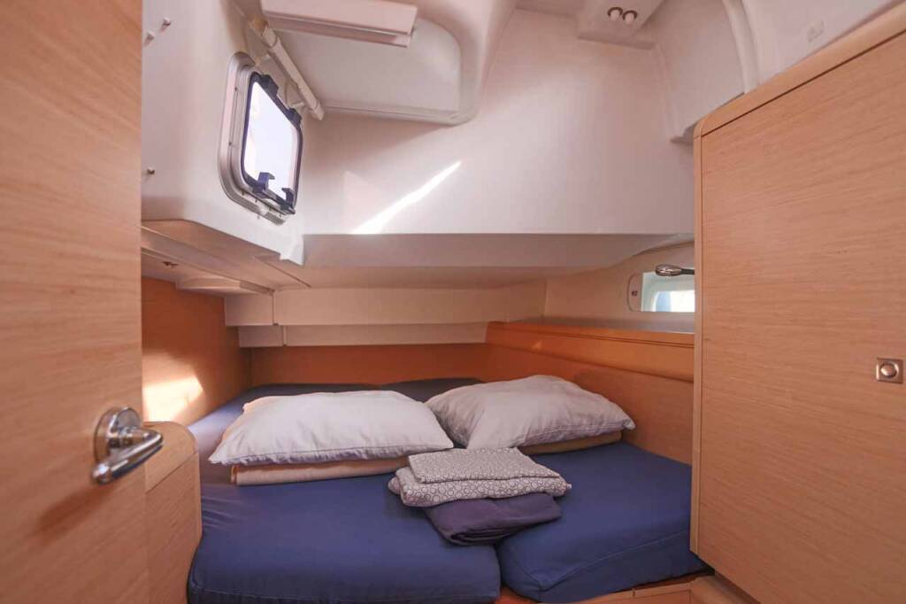 Sailing yacht Sun Odyssey 419 